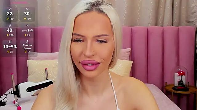 Snapshot of KailaCrystall chatting on 24, 11, 2025 KailaCrystall online show from 24, 11, 2025