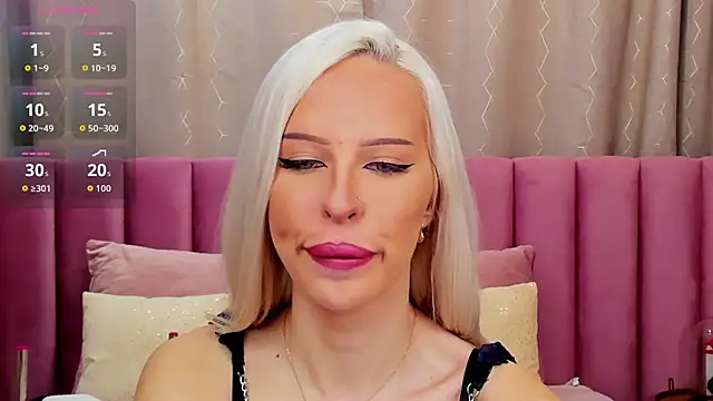 Snapshot of KailaCrystall chatting on 14, 12, 2025 KailaCrystall online show from 14, 12, 2025