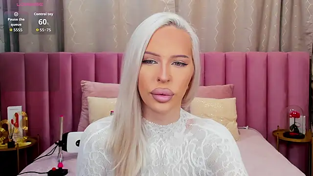 Snapshot of KailaCrystall chatting on 16, 12, 2025 KailaCrystall online show from 16, 12, 2025