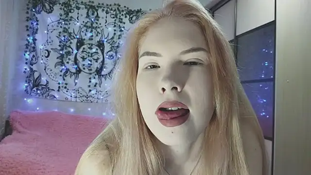 Snapshot of VETT_KITTY chatting on 22, 11, 2025 VETT KITTY online show from 22, 11, 2025