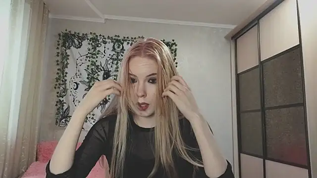 Snapshot of VETT_KITTY chatting on 24, 11, 2025 VETT KITTY online show from 24, 11, 2025