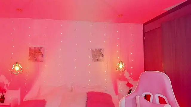 Snapshot of cherryvixen_ chatting on 28, 10, 2025 cherryvixen online show from 28, 10, 2025