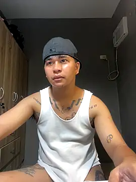 Snapshot of Sweet_Guy_tattoo chatting on 31, 10, 2025 Sweet Guy tattoo online show from 31, 10, 2025