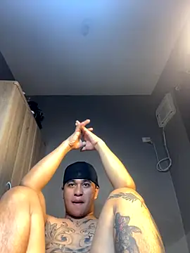 Snapshot of Sweet_Guy_tattoo chatting on 1, 11, 2025 Sweet Guy tattoo online show from 1, 11, 2025