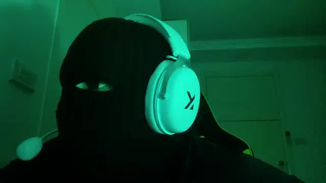 Snapshot of scolor chatting on 2, 11, 2025 scolor online show from 2, 11, 2025