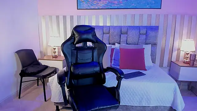 Arya Ali  online show from 1, 11, 2025