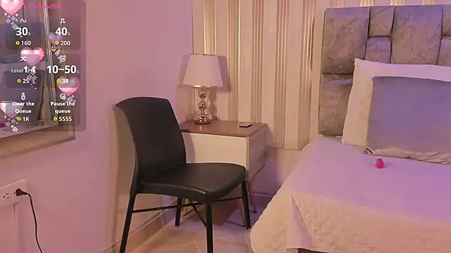 Arya Ali  online show from 14, 11, 2025