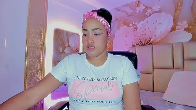 NahomiWalker  online show from 5, 12, 2025