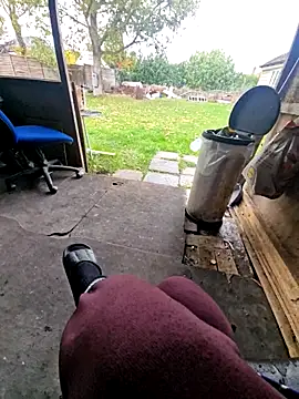 Snapshot of bbyxklaus chatting on 28, 10, 2025 bbyxklaus online show from 28, 10, 2025