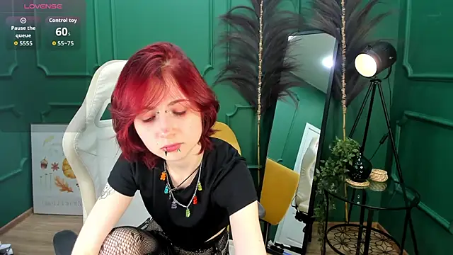 Snapshot of _L_o_r_r_y_ chatting on 6, 11, 2025 L o r r y online show from 6, 11, 2025