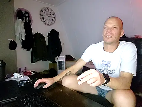 Kinky Play1 online show from 19, 10, 2025