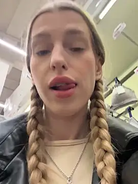 kira mia online show from 19, 12, 2025