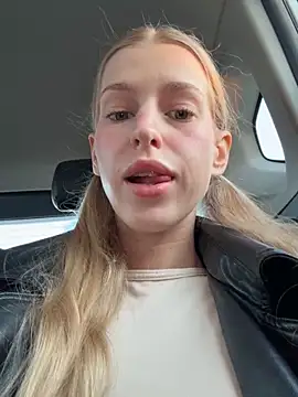 kira mia online show from 27, 3, 2026