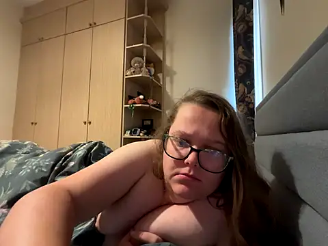 Snapshot of Scarletcum22 chatting on 19, 10, 2025 Scarletcum22 online show from 19, 10, 2025