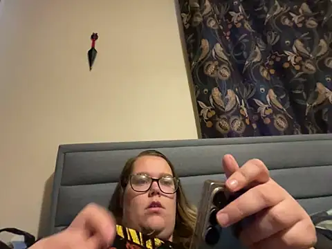 Snapshot of Scarletcum22 chatting on 5, 11, 2025 Scarletcum22 online show from 5, 11, 2025