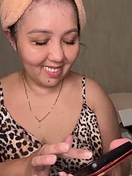 Snapshot of Love__Mom chatting on 21, 10, 2025 Love Mom online show from 21, 10, 2025