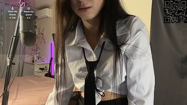 Snapshot of ella_simons chatting on 6, 11, 2025 ella simons online show from 6, 11, 2025