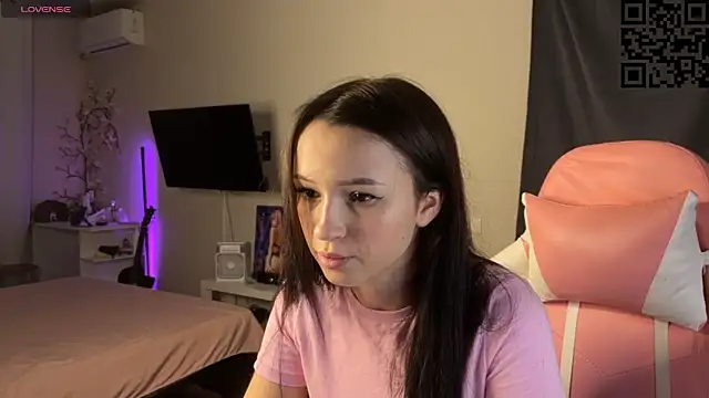 Snapshot of ella_simons chatting on 9, 11, 2025 ella simons online show from 9, 11, 2025