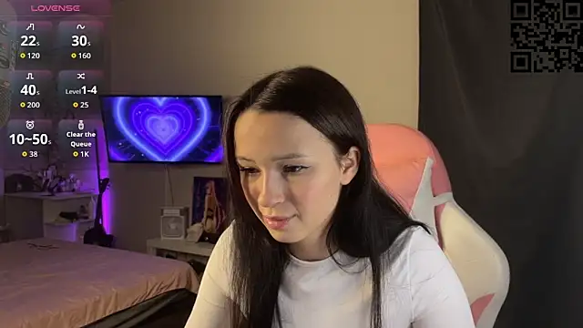 Snapshot of ella_simons chatting on 10, 11, 2025 ella simons online show from 10, 11, 2025