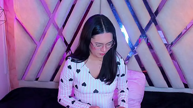 Snapshot of Isa_doux chatting on 26, 4, 2026 Isa doux online show from 26, 4, 2026