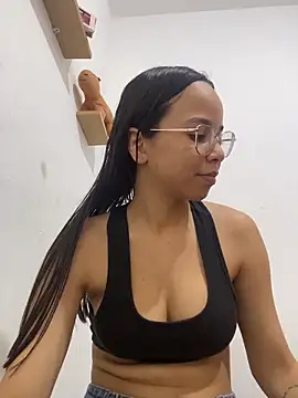 Snapshot of Bab_Angel chatting on 2, 12, 2025 Bab Angel online show from 2, 12, 2025