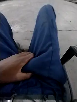 Snapshot of loVbRo1 chatting on 28, 10, 2025 loVbRo1 online show from 28, 10, 2025