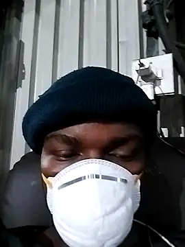 Snapshot of loVbRo1 chatting on 13, 11, 2025 loVbRo1 online show from 13, 11, 2025