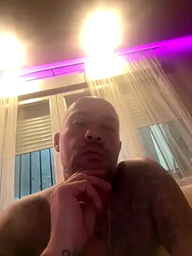 Snapshot of gitanoMad chatting on 23, 11, 2025 gitanoMad online show from 23, 11, 2025