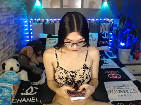 HotNathalie6900 online show from 10, 4, 2026