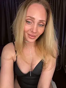 Snapshot of Drink_me_all_up chatting on 4, 12, 2025 Drink me all up online show from 4, 12, 2025