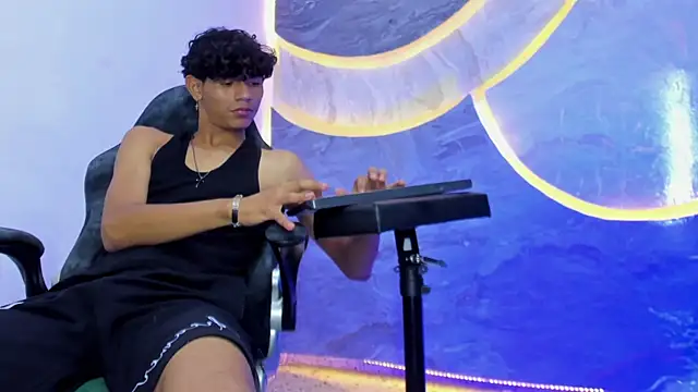 Sex Boy 33  online show from 7, 11, 2025