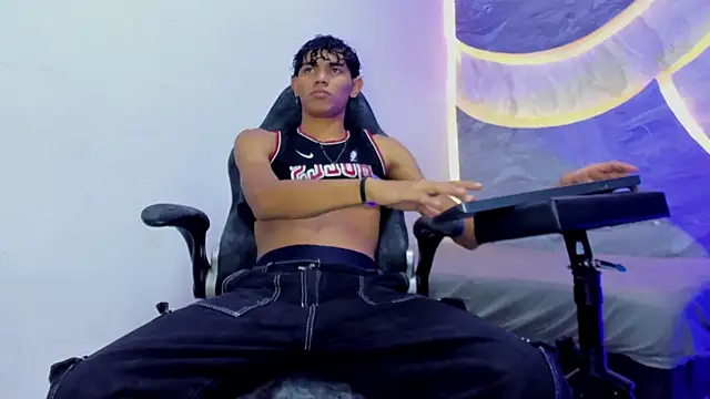 Sex Boy 33  online show from 9, 11, 2025