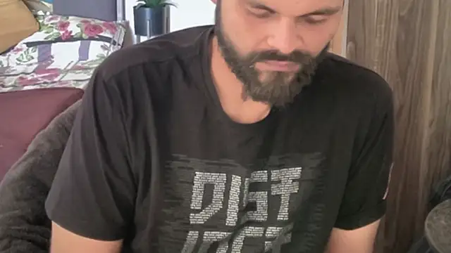 Snapshot of MakeMeAwareAah chatting on 12, 4, 2026 MakeMeAwareAah online show from 12, 4, 2026