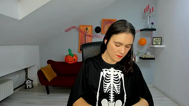 IzzyMonro online show from 30, 10, 2025