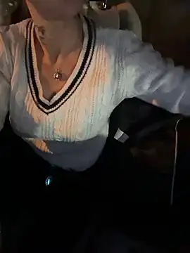 Snapshot of GoddesslaylaX chatting on 12, 11, 2025 GoddesslaylaX online show from 12, 11, 2025