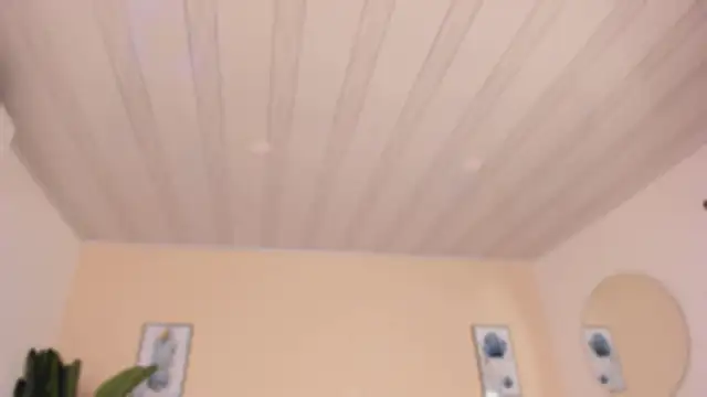 Snapshot of YariRose chatting on 19, 11, 2025 YariRose online show from 19, 11, 2025