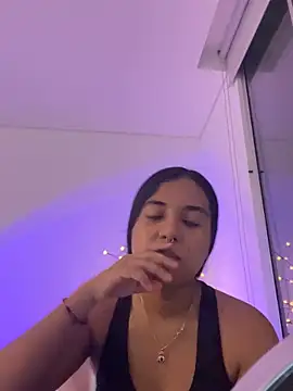 Snapshot of aly_nicols chatting on 30, 11, 2025 aly nicols online show from 30, 11, 2025