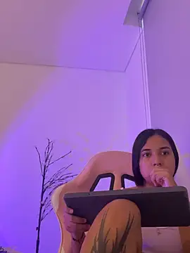 Snapshot of aly_nicols chatting on 20, 12, 2025 aly nicols online show from 20, 12, 2025