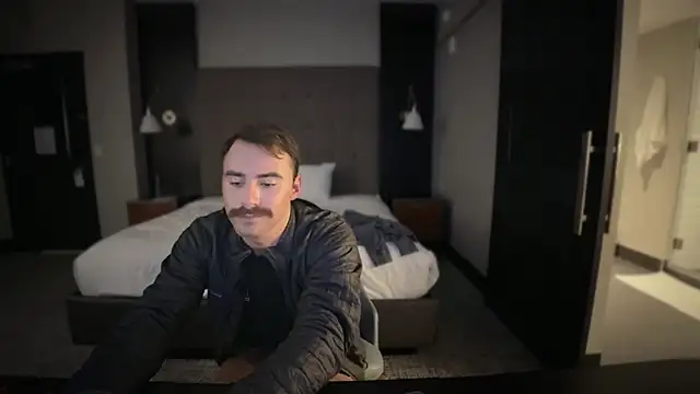 Snapshot of bobbyatx chatting on 11, 11, 2025 bobbyatx online show from 11, 11, 2025