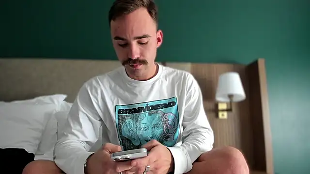 Snapshot of bobbyatx chatting on 27, 11, 2025 bobbyatx online show from 27, 11, 2025