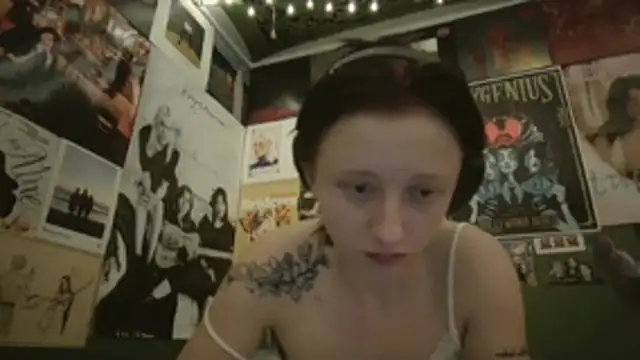 Snapshot of kutekiwi chatting on 21, 12, 2025 kutekiwi online show from 21, 12, 2025