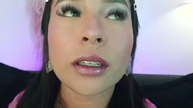 Snapshot of mia_roux1 chatting on 15, 5, 2026 mia roux1 online show from 15, 5, 2026