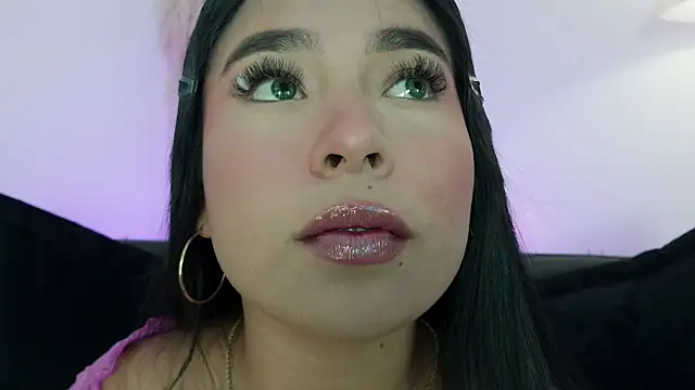 Snapshot of mia_roux1 chatting on 23, 5, 2026 mia roux1 online show from 23, 5, 2026