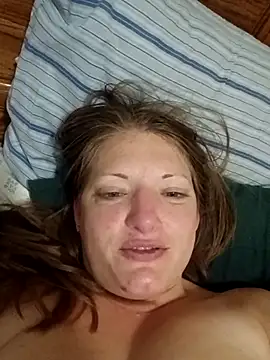 Snapshot of creamylittlecupcake chatting on 24, 10, 2025 creamylittlecupcake online show from 24, 10, 2025