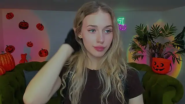 Snapshot of sassy_cutie chatting on 30, 10, 2025 sassy cutie online show from 30, 10, 2025