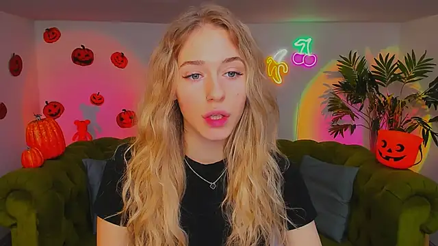 Snapshot of sassy_cutie chatting on 4, 11, 2025 sassy cutie online show from 4, 11, 2025