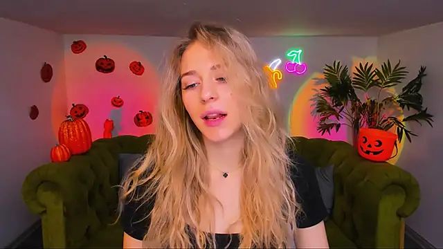 Snapshot of sassy_cutie chatting on 5, 11, 2025 sassy cutie online show from 5, 11, 2025