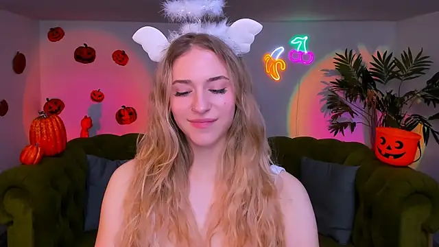 Snapshot of sassy_cutie chatting on 6, 11, 2025 sassy cutie online show from 6, 11, 2025