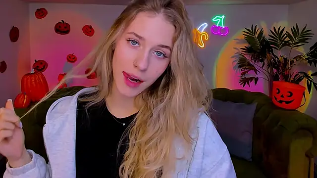 Snapshot of sassy_cutie chatting on 10, 11, 2025 sassy cutie online show from 10, 11, 2025