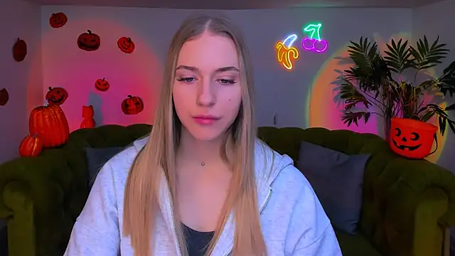 Snapshot of sassy_cutie chatting on 11, 11, 2025 sassy cutie online show from 11, 11, 2025